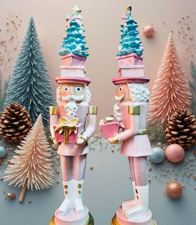 Schiaccianoci e altri decori natalizi da Sartoria Luminarie, Bologna