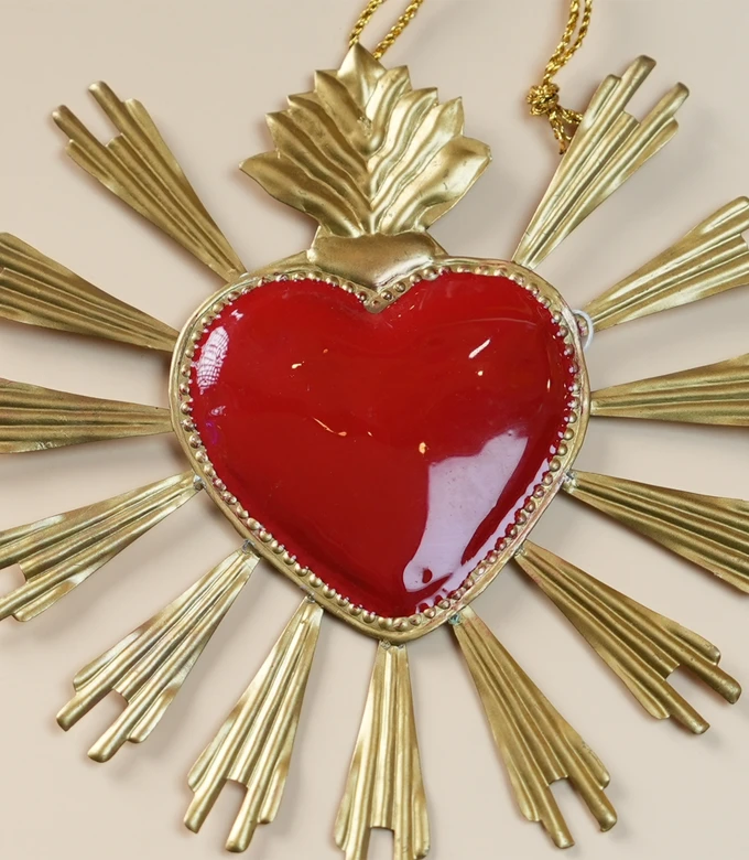 Cuore Sacro ex-voto rosso e dorato da Sartoria Luminarie, a Bologna e online.