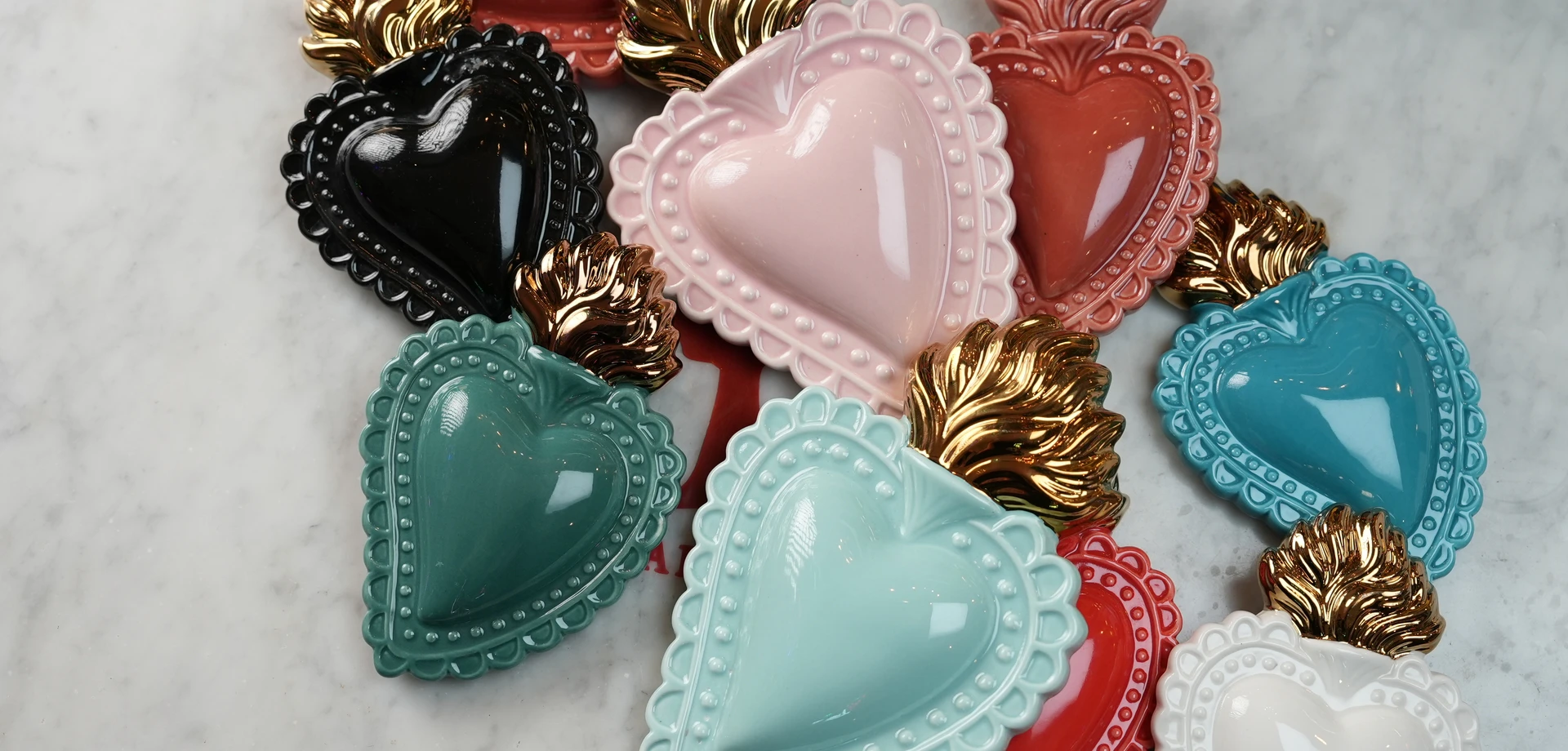 Cuori sacri ex-voto da Sartorie Luminarie, a Bologna e online.