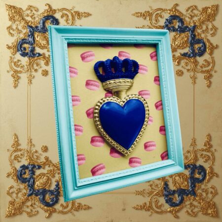 cornice rettangolare pop con cuore votivo e sfondo macarones Sartoria Luminarie Bologna