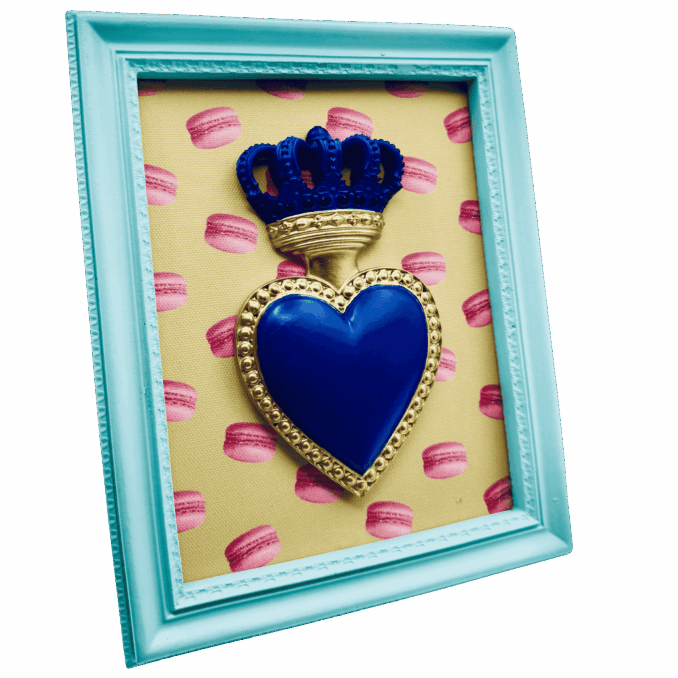 cornice rettangolare pop con cuore votivo e sfondo macarones Sartoria Luminarie Bologna