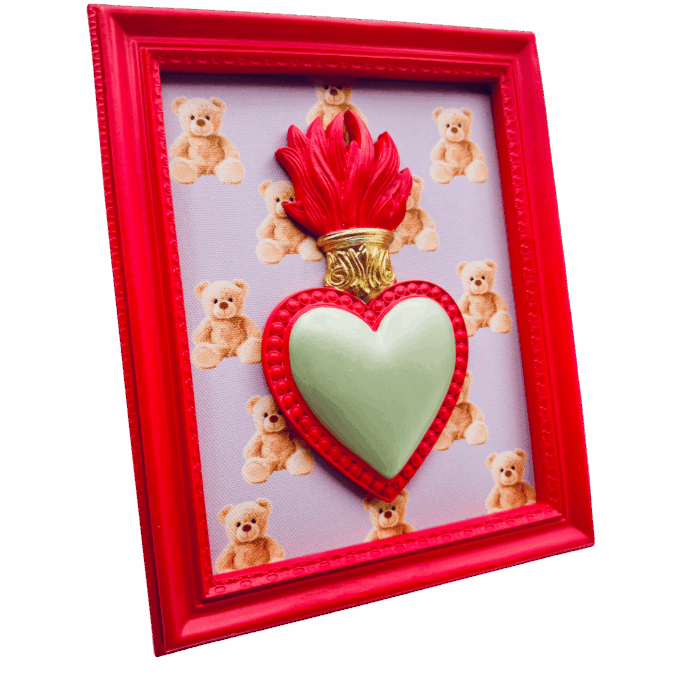 cornice rettangolare pop con cuore votivo e sfondo orsetto Sartoria Luminarie Bologna