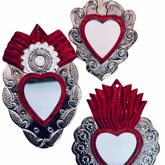Cuore votivo messicano grande in latta argento  e smalto rosso con specchio Sartoria Luminarie Bologna