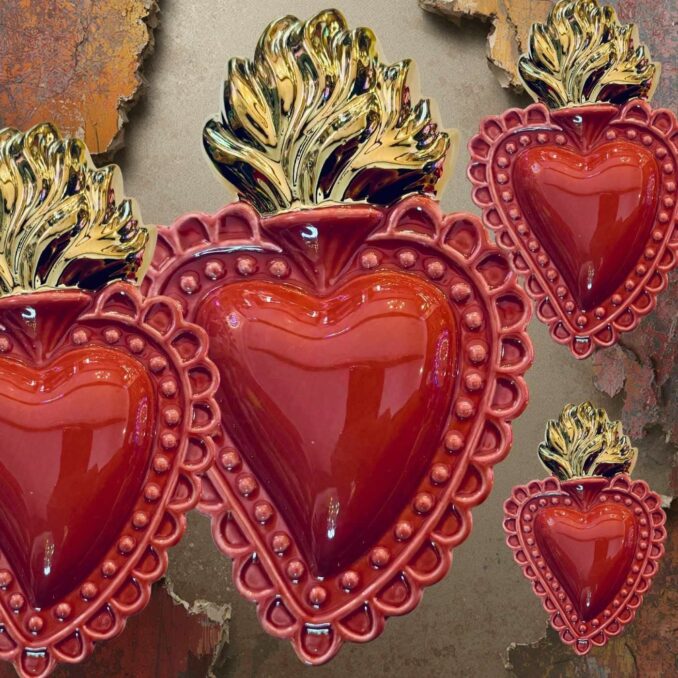 Cuore Ex-voto in ceramica Corallo dipinto a mano. Sartoria Luminarie