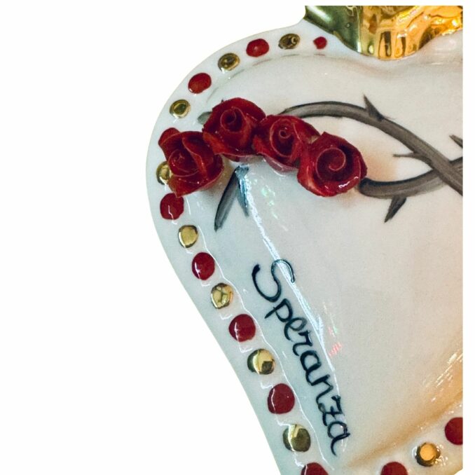 cuore-ceramica-speranza-e-rose-rosse-sartoria-luminarie-bologn